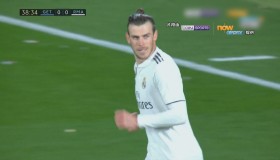 足球金球荣耀：邦马蒂女子金球三连霸，登贝莱PSG男子三冠加冕